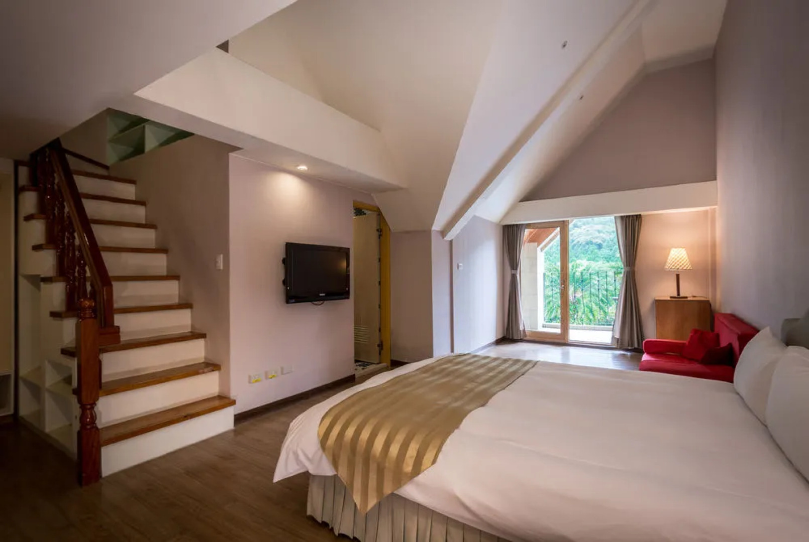 CRYSTAL RESORT - Continental Club