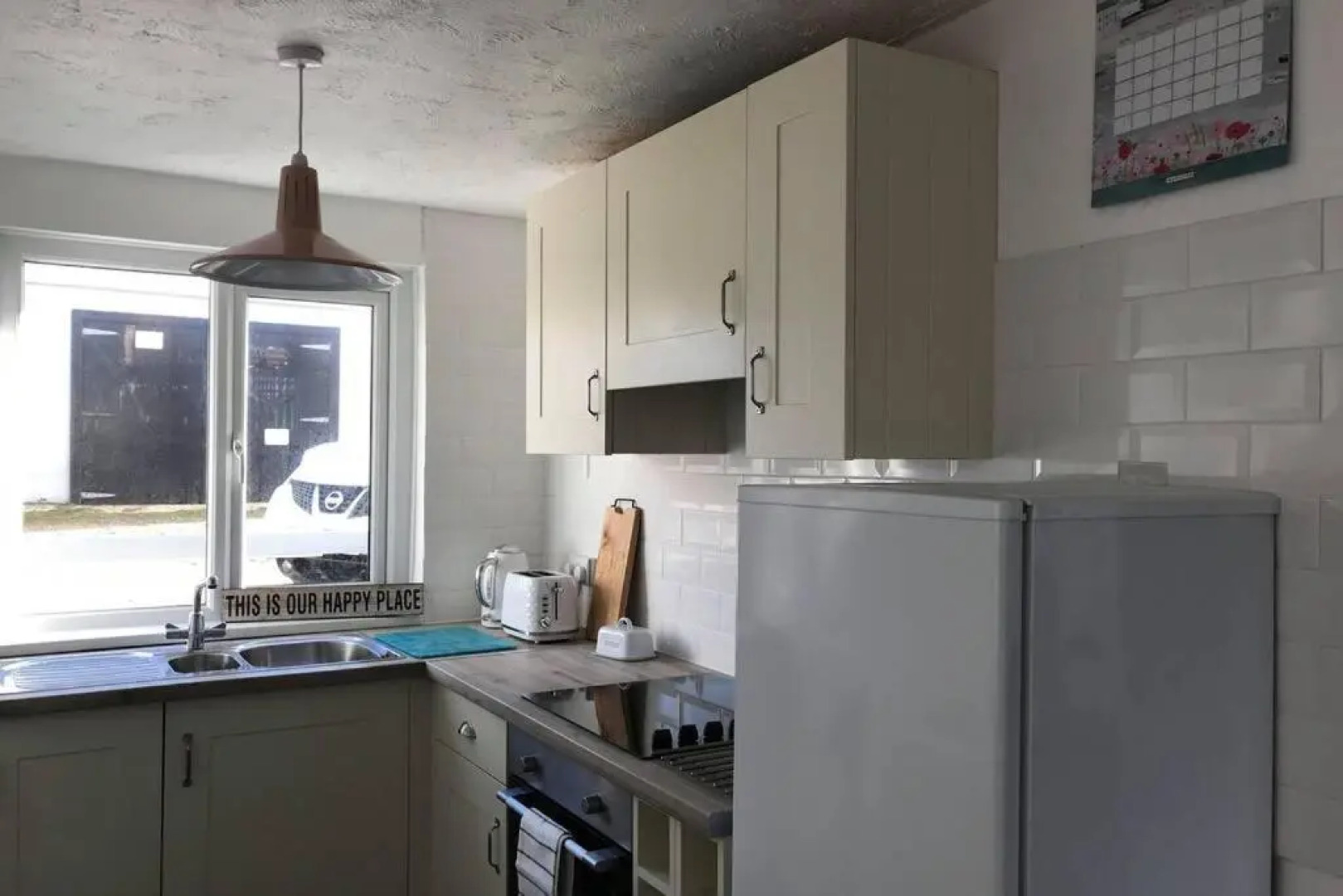 Cosy, Quiet bungalow, one minute from the beach.