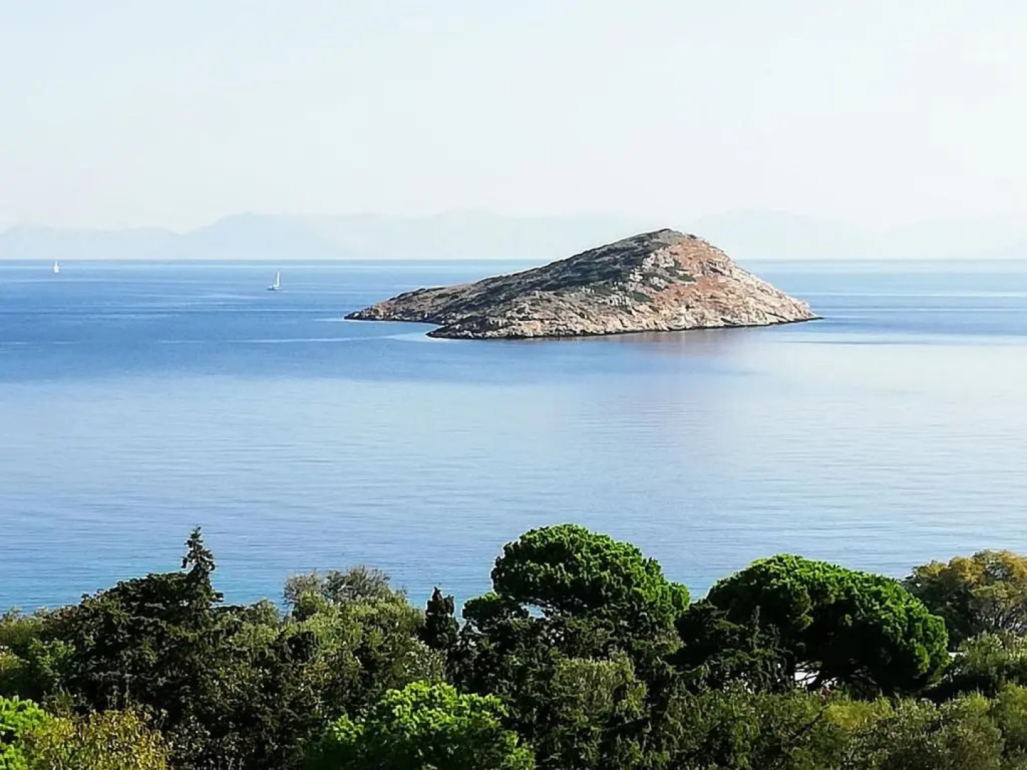 Serenity villa-2nd floor-Sea view-sandy beach 250m away.