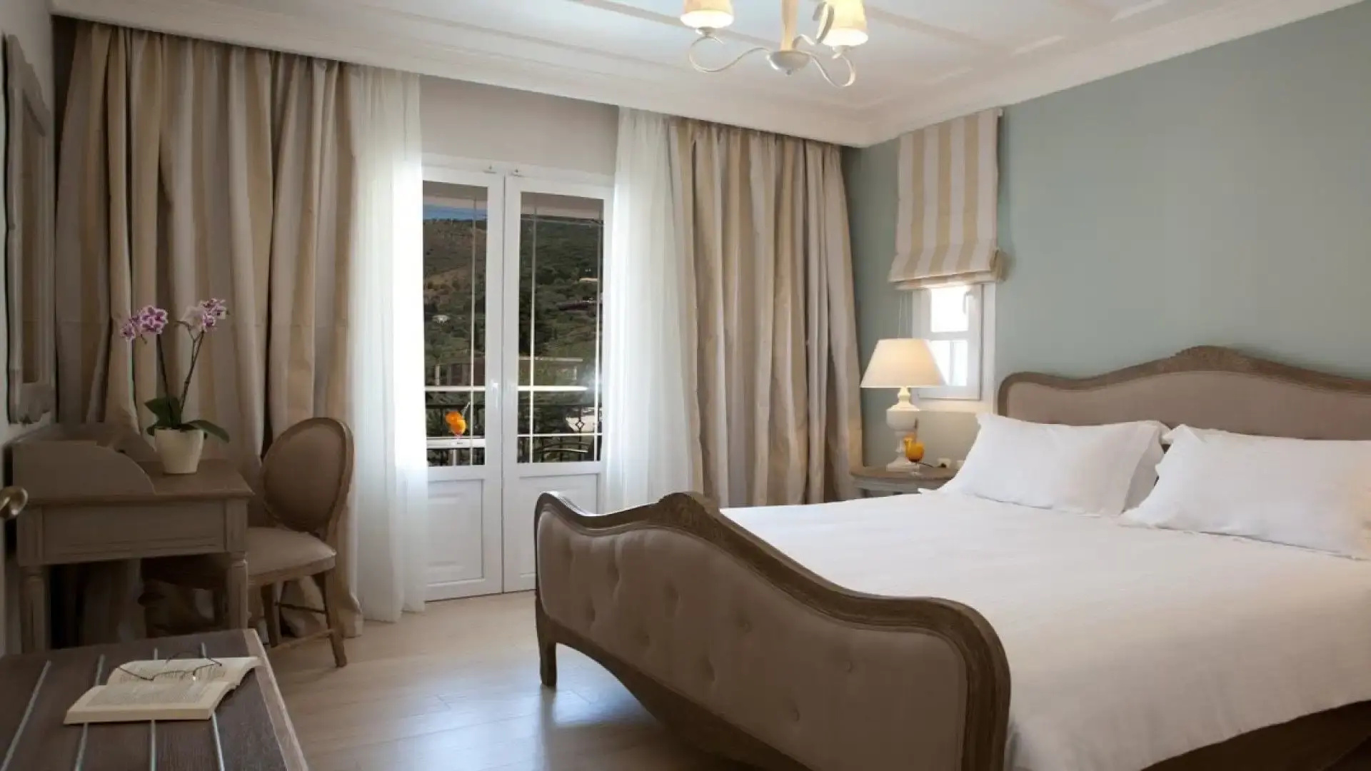 Royal Nidri Hotel & Apartments