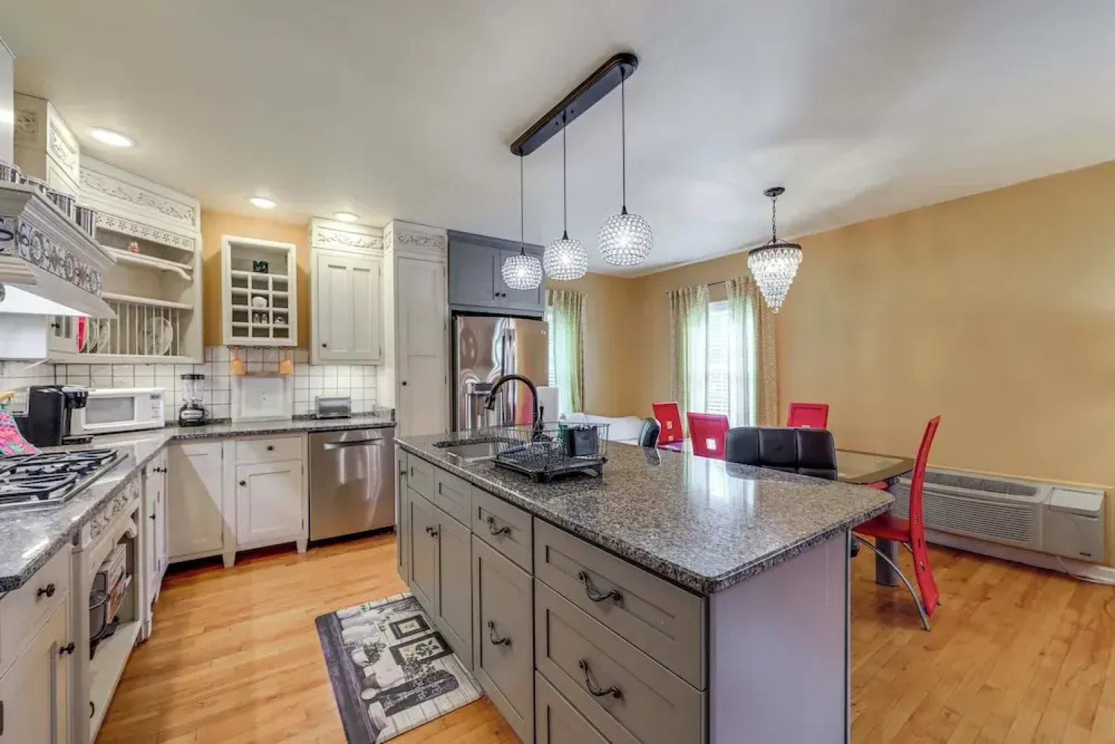 11 Mi to Oneida Lake: Spacious Apt in Verona!