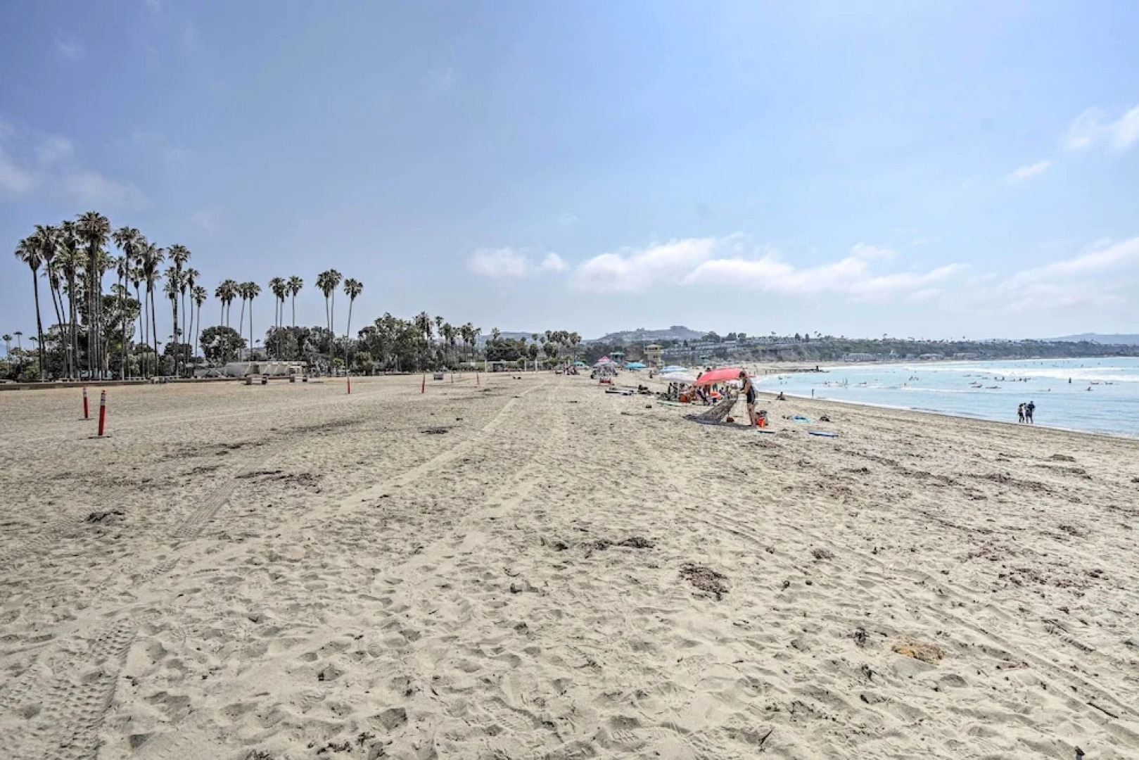 Cozy-chic Condo: Walk to Beach & Park!