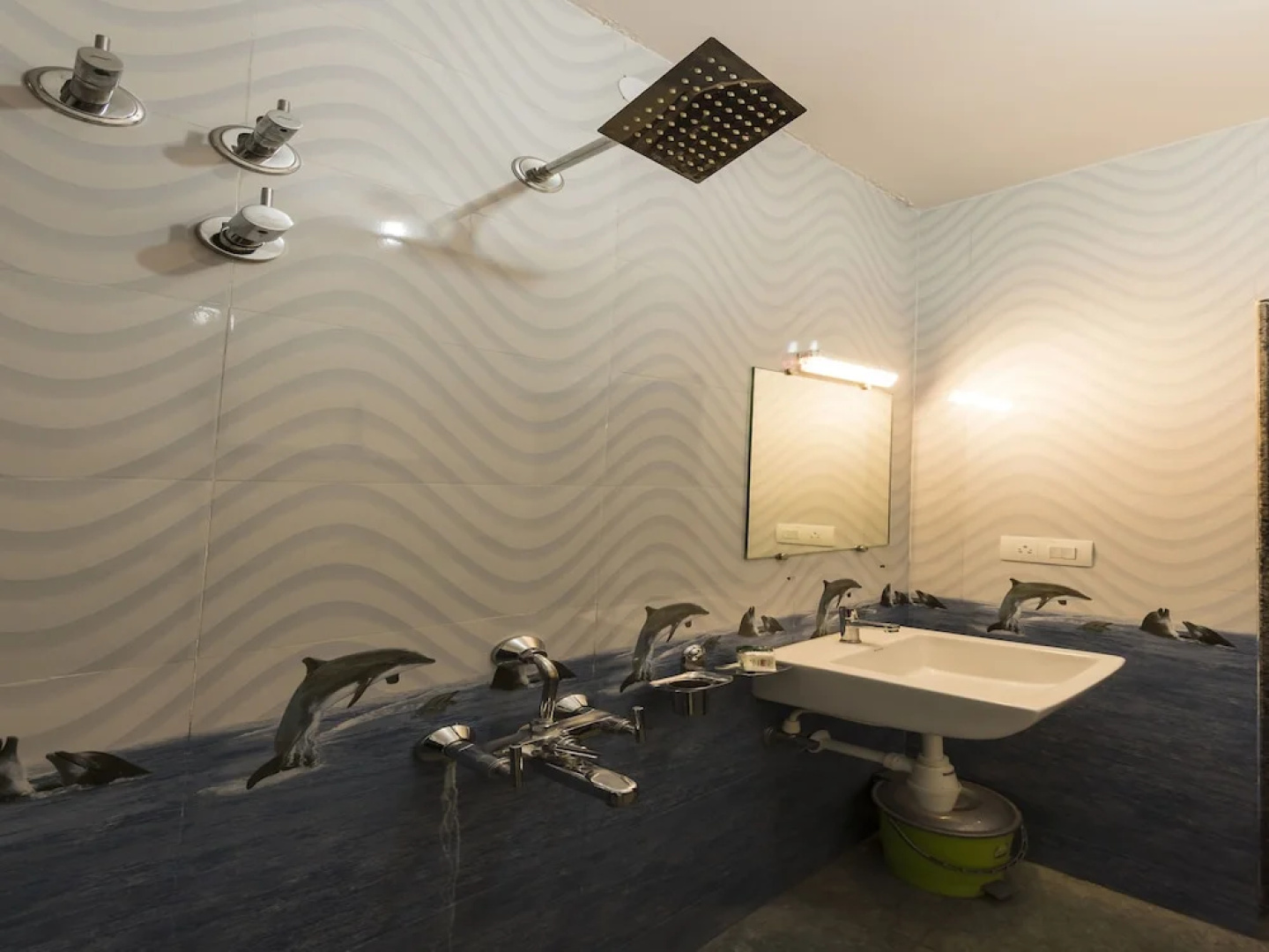 OYO 11414 Hotel Silver Suites