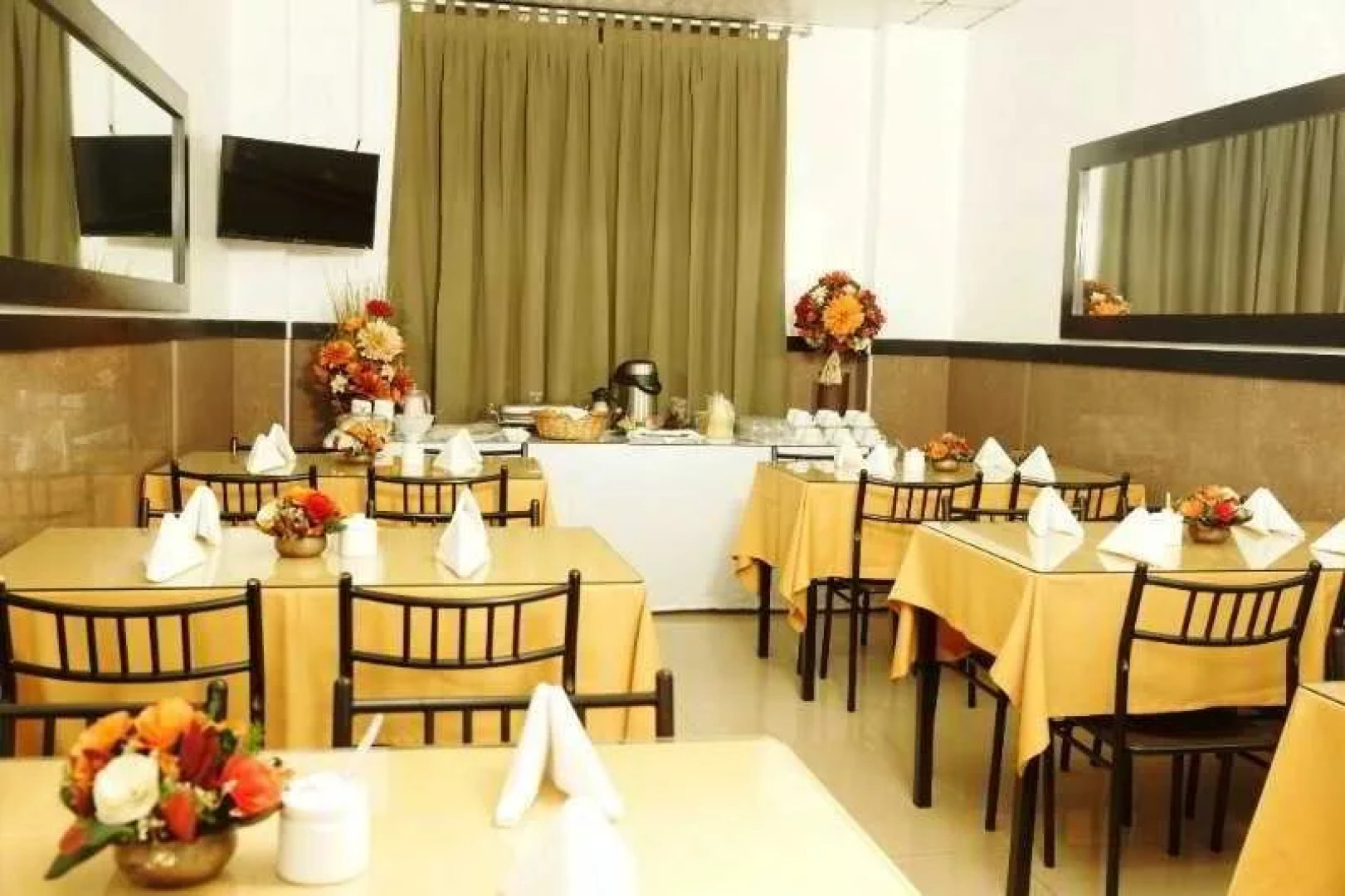 Villa Roma Hotel & Suites