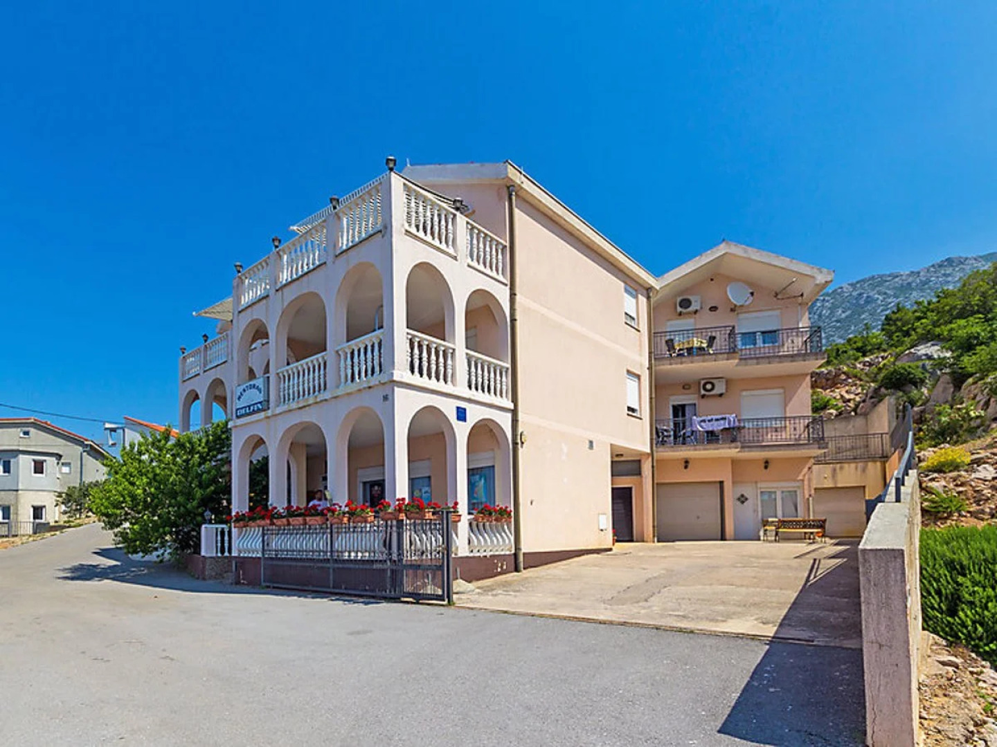 Apartment Delfin Karlobag 13234