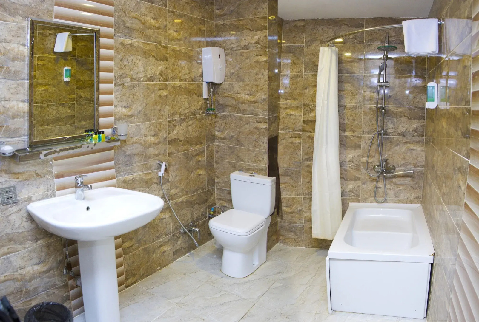 Отель A&H Baku Center Inn