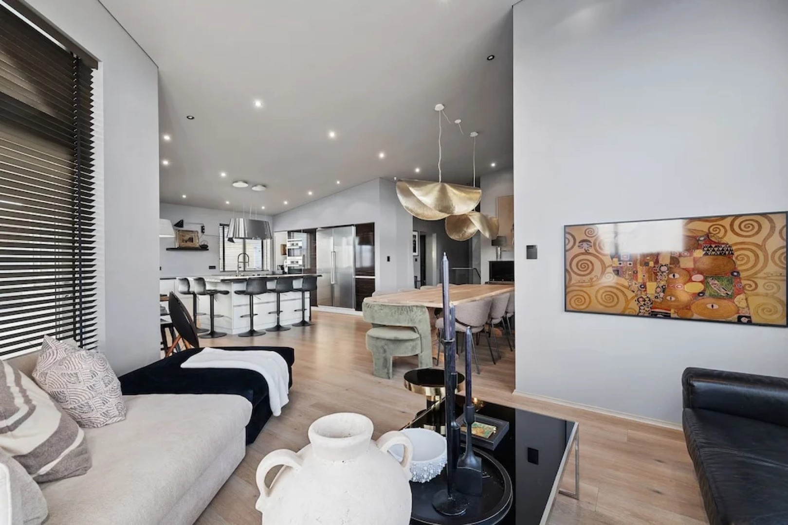 Luxurious Large Home, Perfect for Your Group
