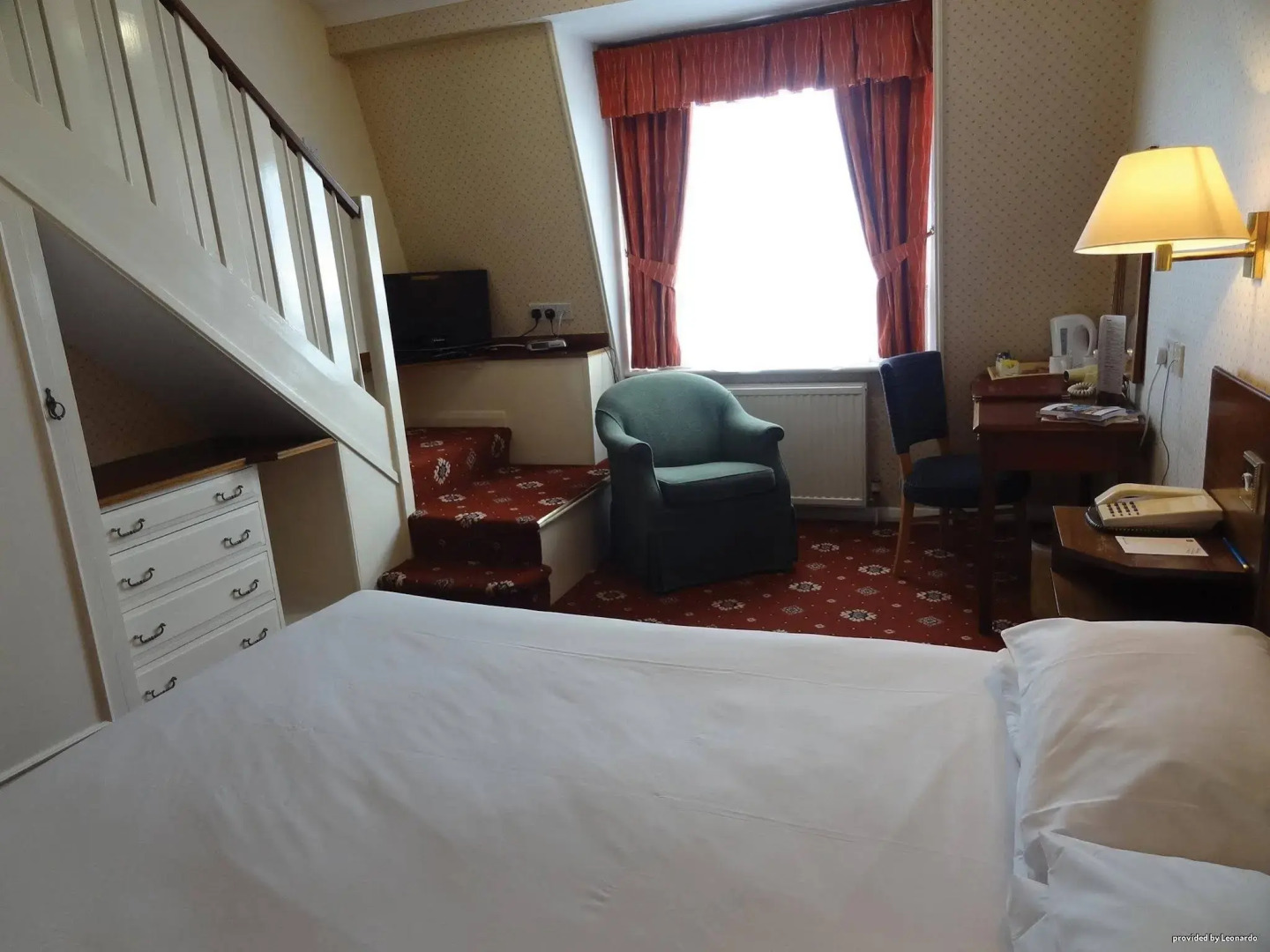 OYO Stade Court Hotel