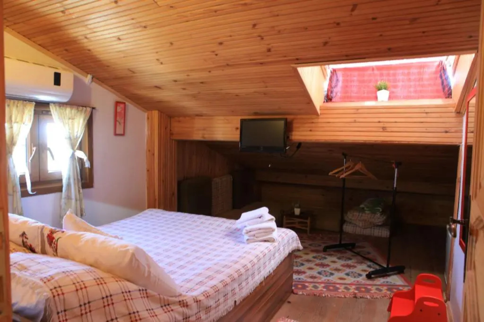 Tom Square Boutique Hotel