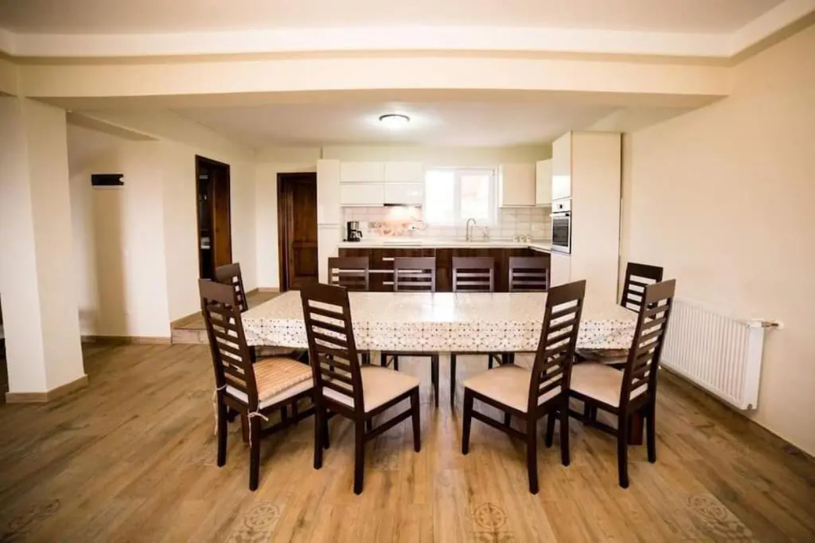 Cheerful 6-bedroom villa with indoor fireplace - price for entire property