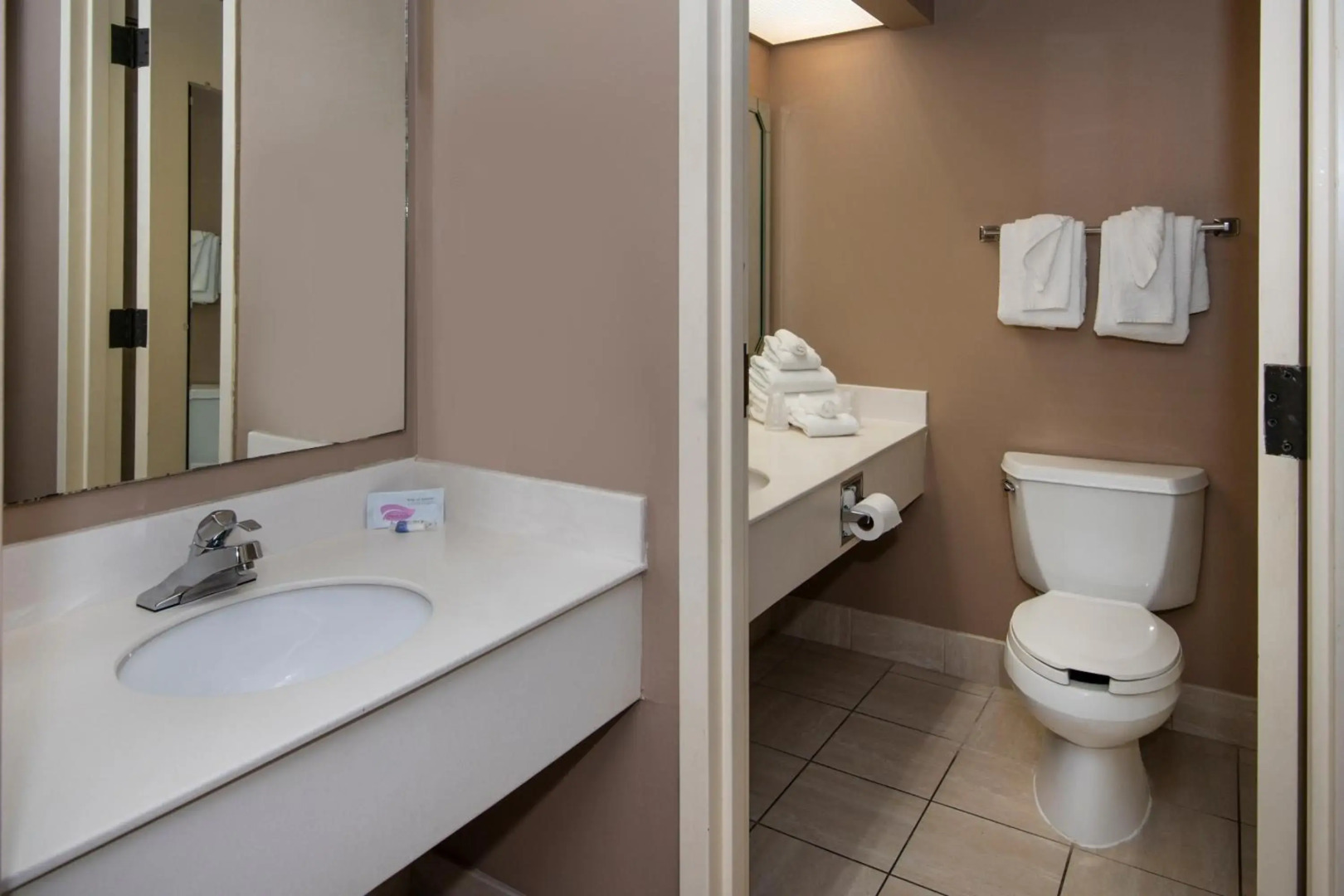 Guest Inn & Suites - Midtown Medical Center