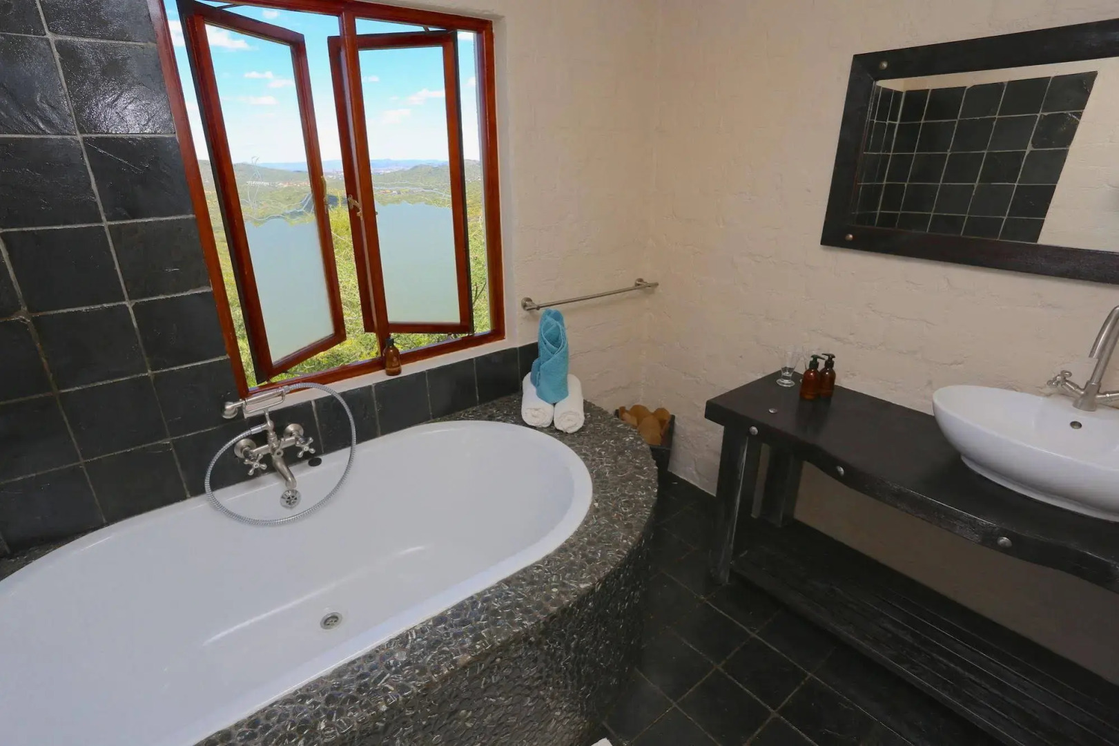 River Crossing Lodge