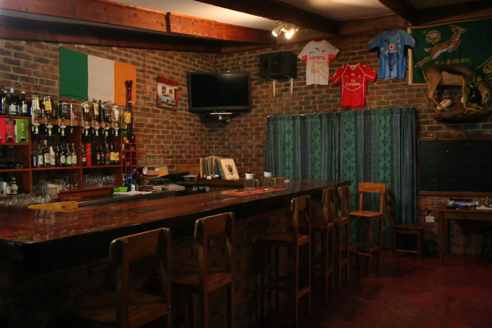 High Side Tavern and Planters Lodge