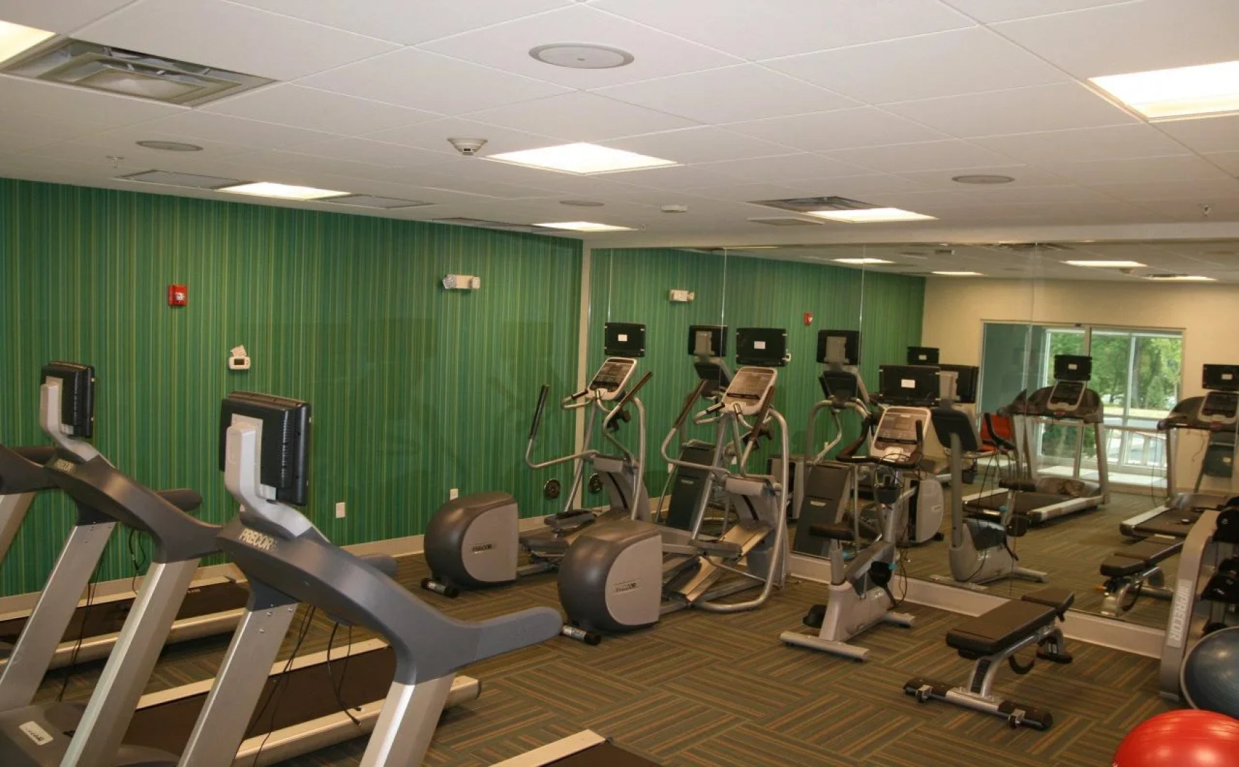 Holiday Inn Express & Suites New Castle by IHG