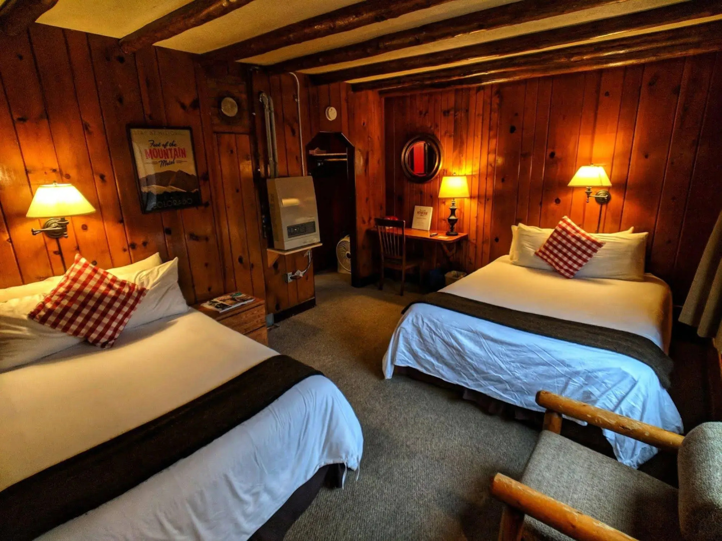 Foot of the Mountain Motel