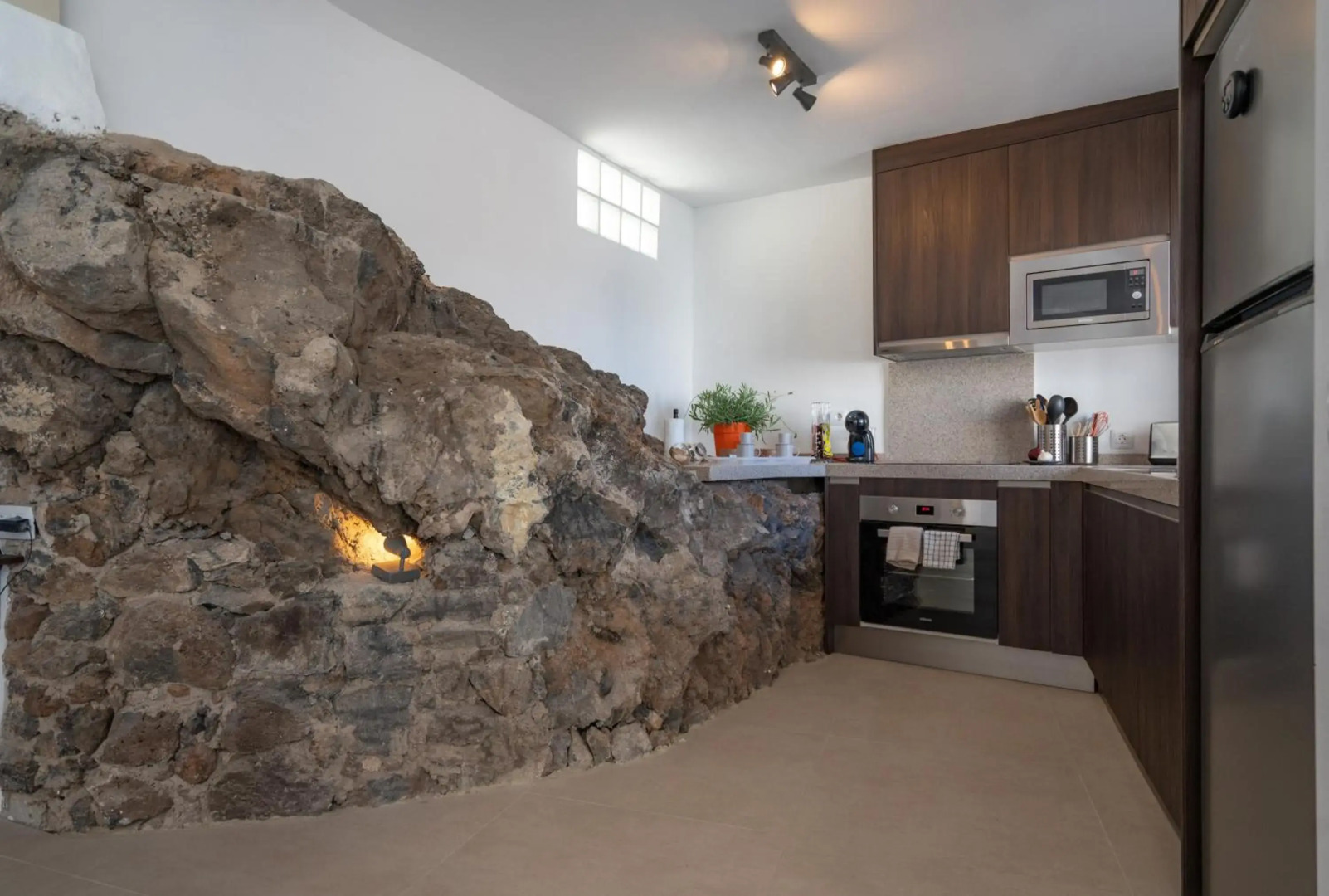 Spectacular Cave with two large terraces (70m2) by the sea