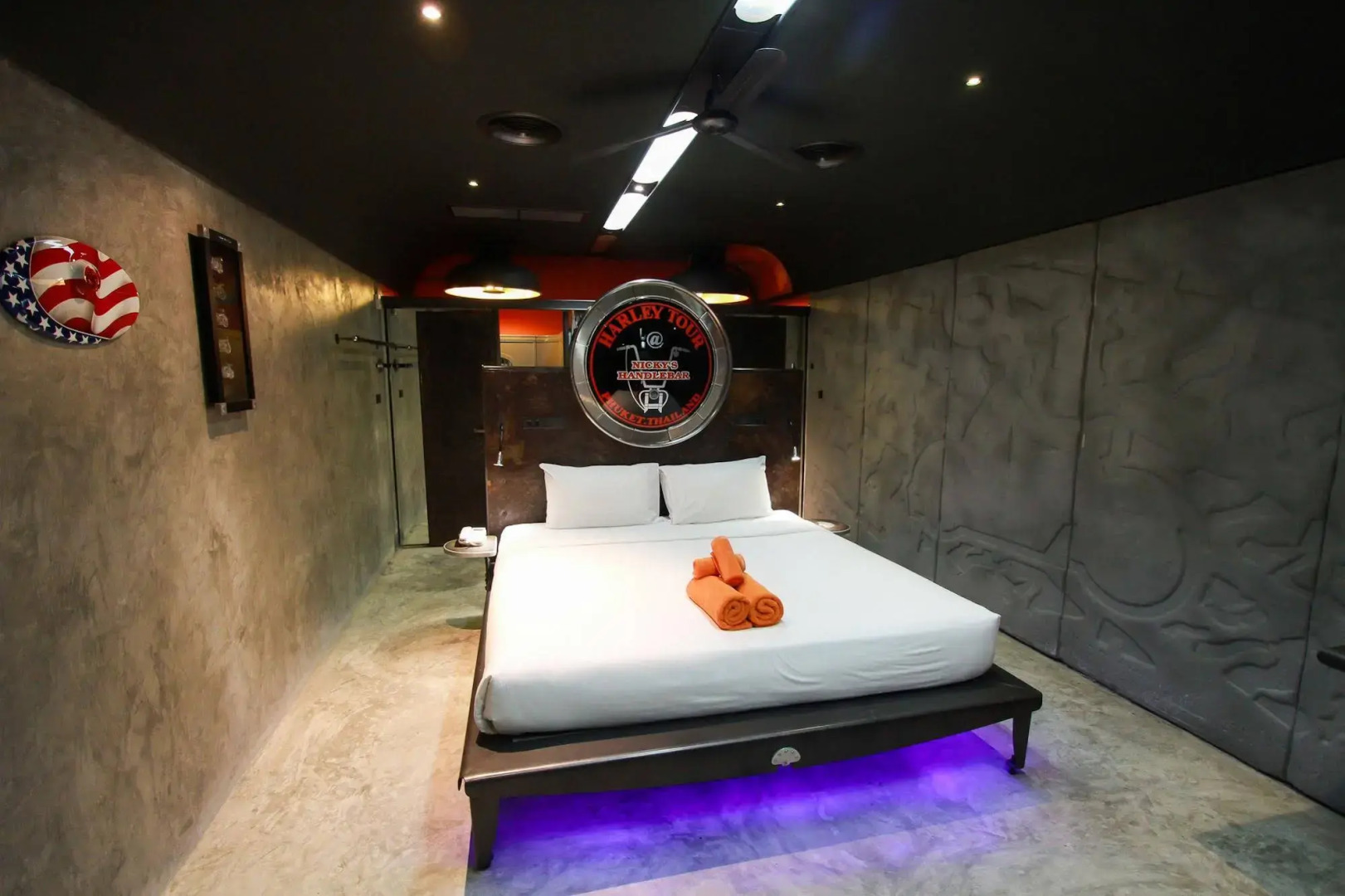 Nicky's Handlebar Hotel