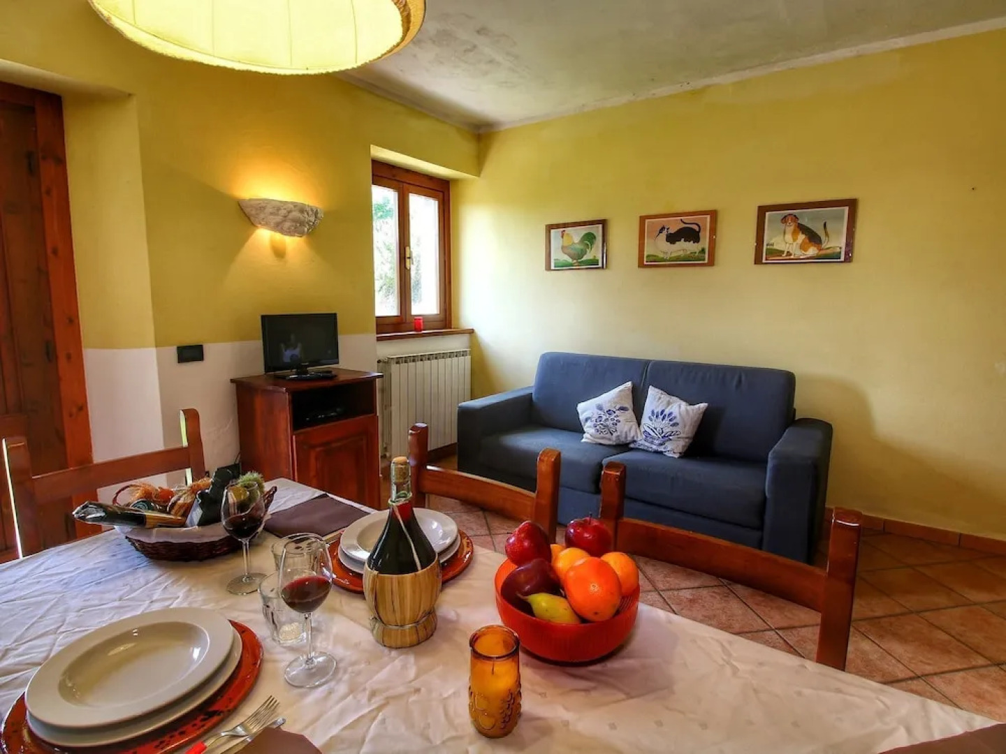 Rustic Apartment in Caprese Michelangelo near Lake