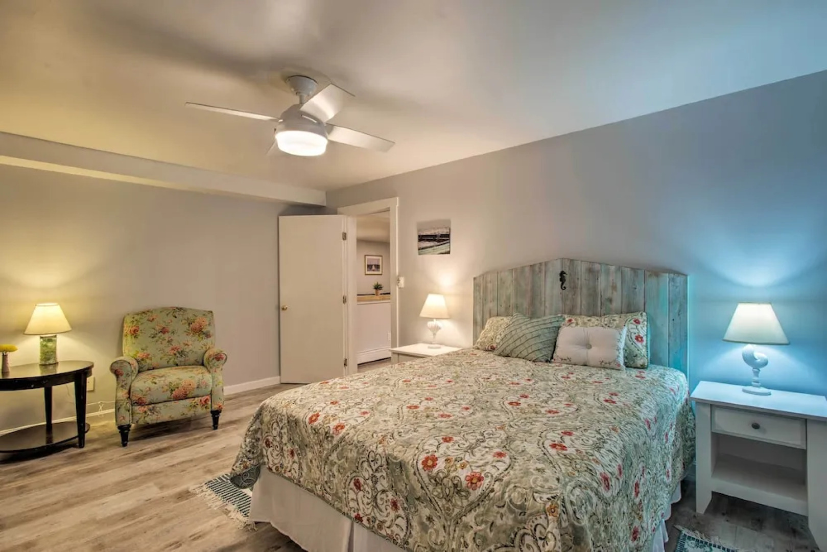 Martha's Vineyard Apt ~ 1 Mile to Inkwell Beach!