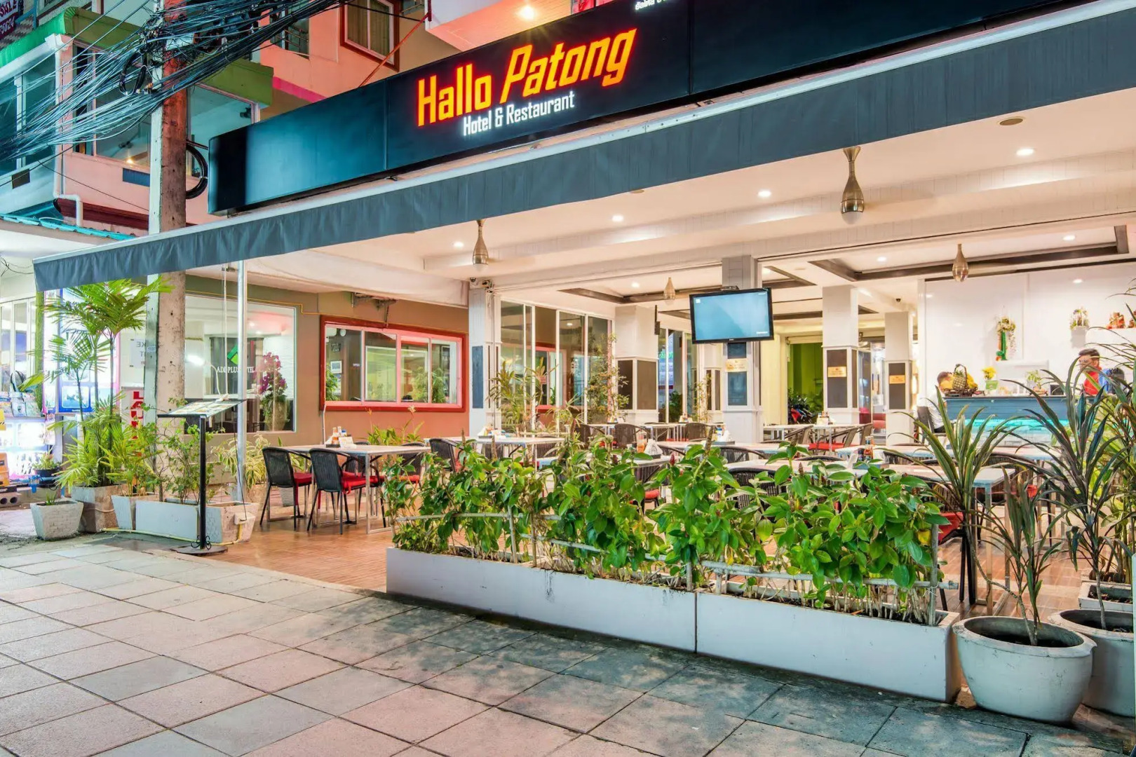 Hallo Patong Hotel & Restaurant