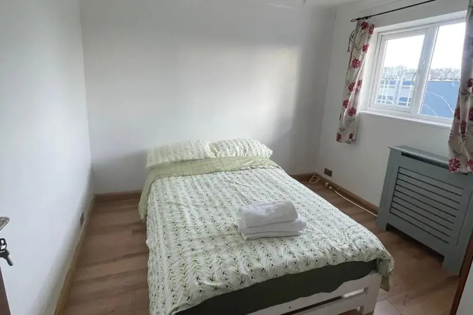 4-bed Barnwell Retreat- Sleeps 9, Garden & Parking