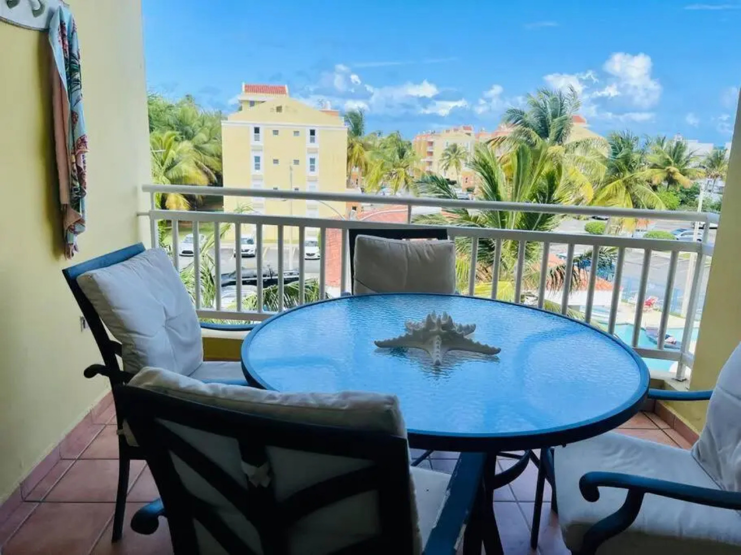 3Bedrm Beach Penthouse with Rooftop Terrace & WiFi