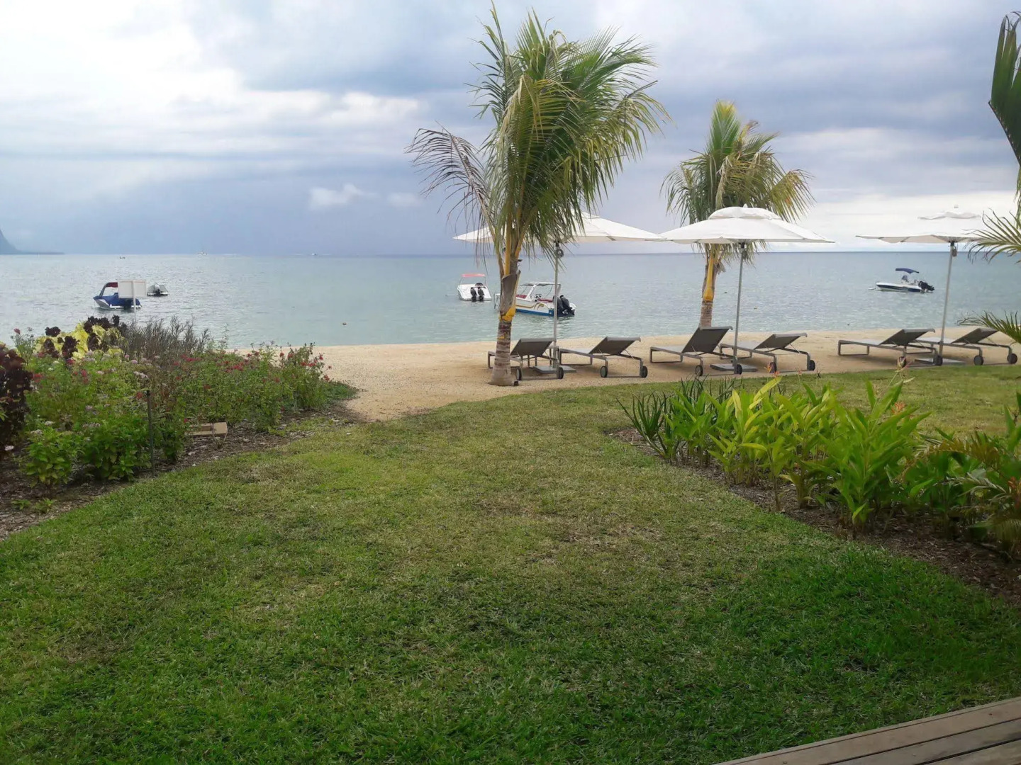 L'Escale Beachfront Residences