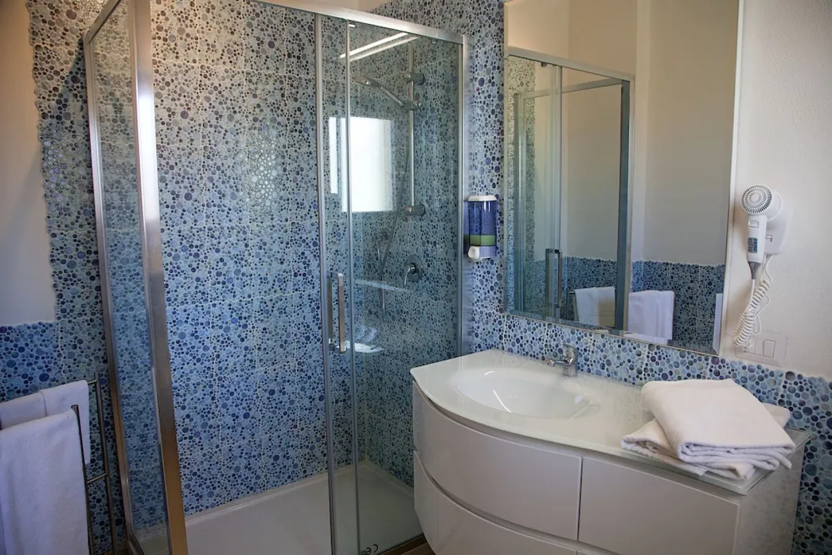 Rena Bianca Suite