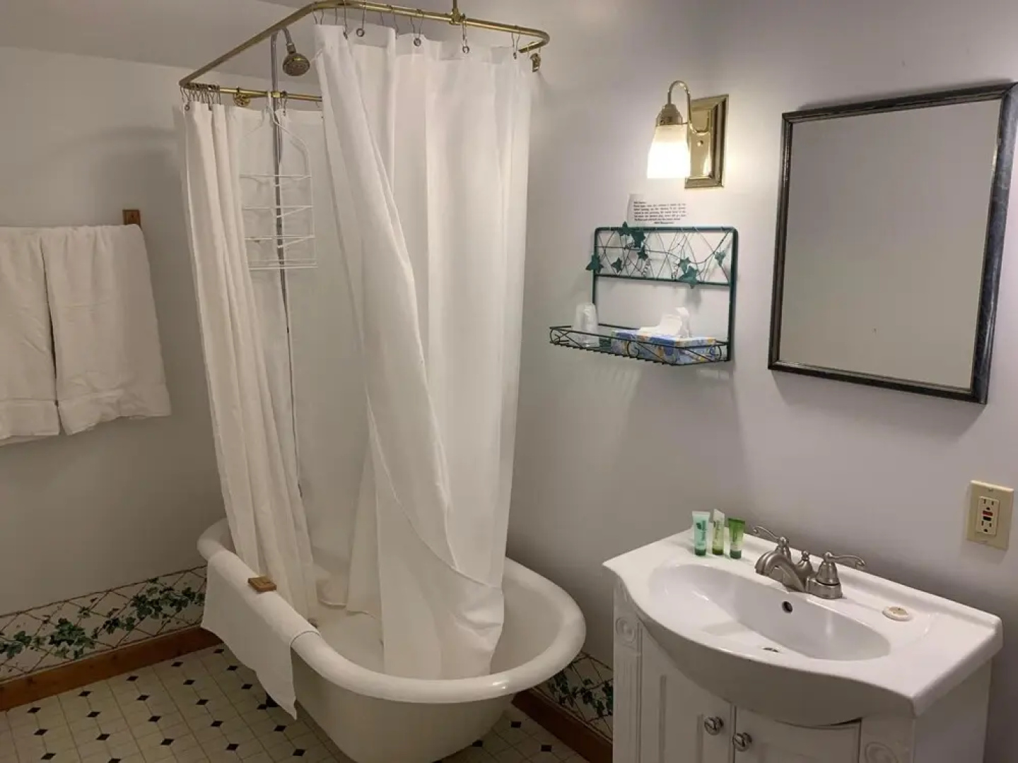 M22 Inn Empire