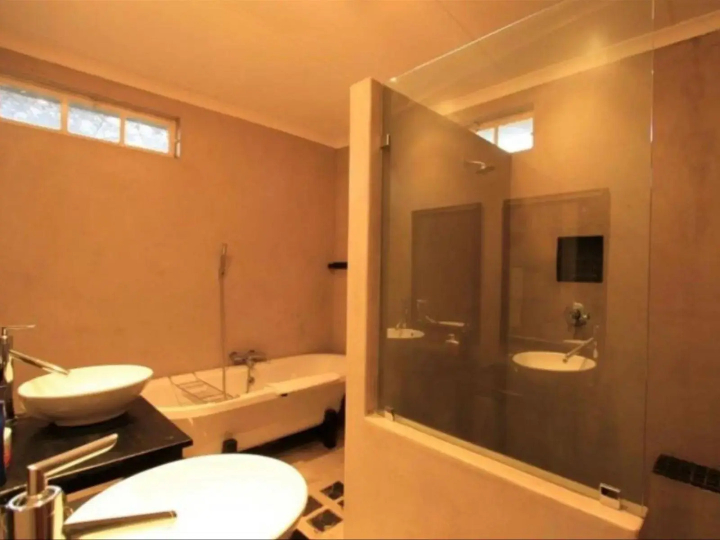 Sunset Lodge & Safaris