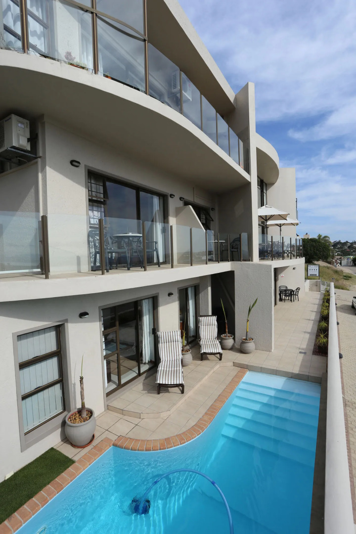 Bar T Nique Guest House