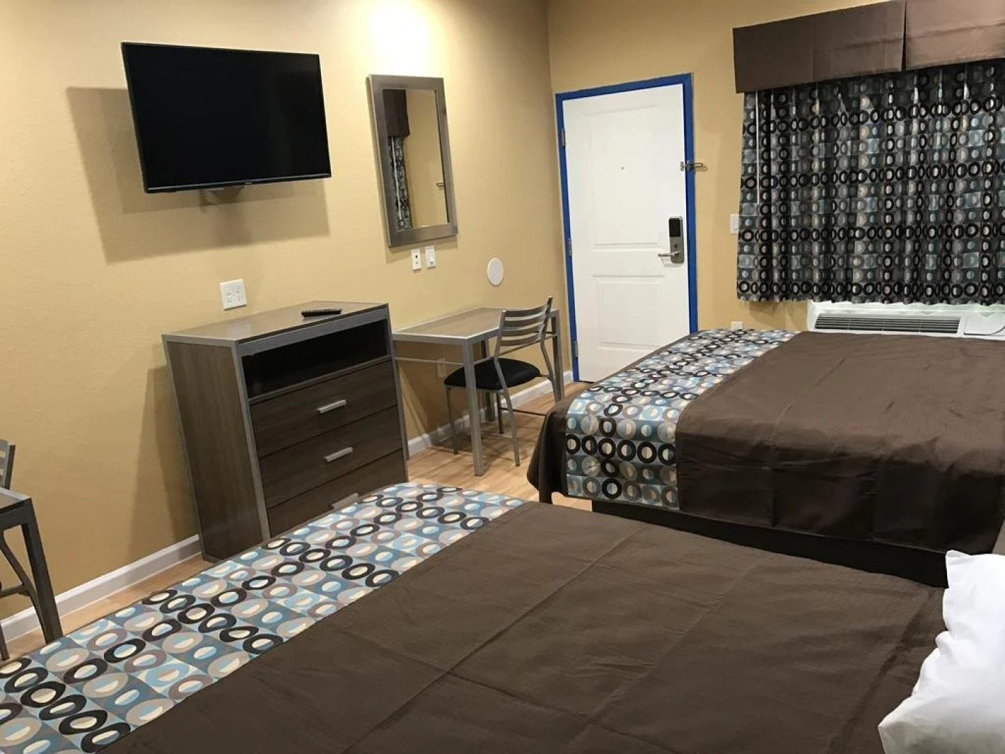 Deluxe Inn & Suites Baytown