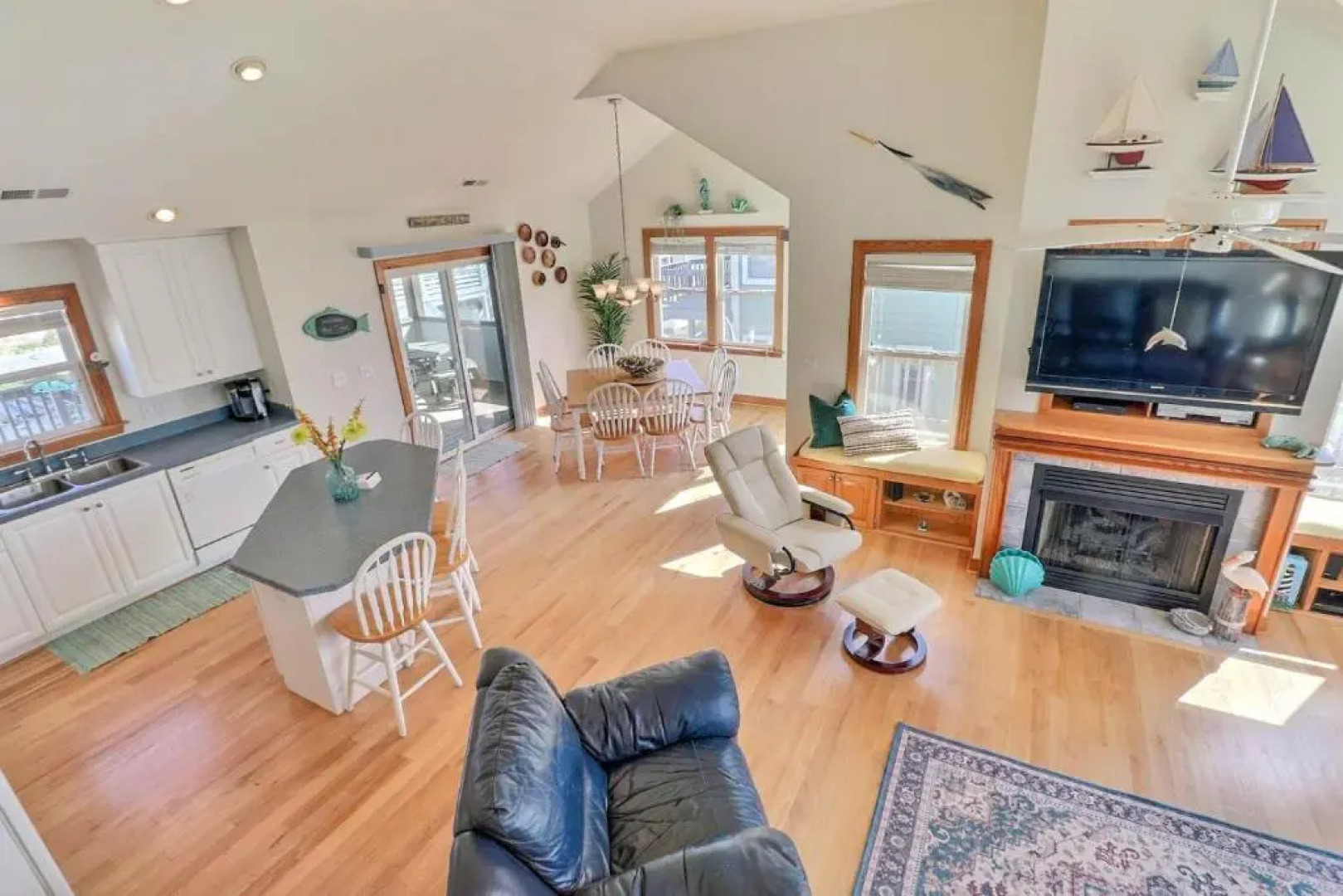 1671 Semper Summer 3 Min Walk to Beach