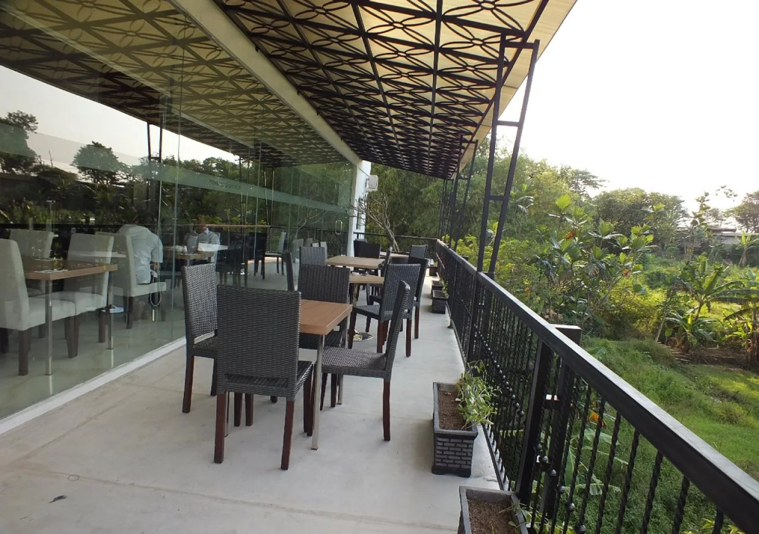 Front One Hotel Airport Solo