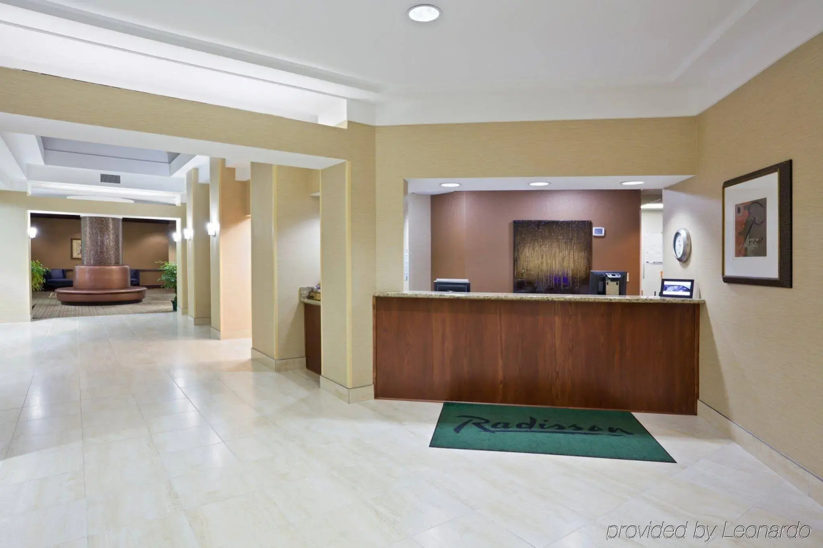 Отель RL Cleveland Airport West