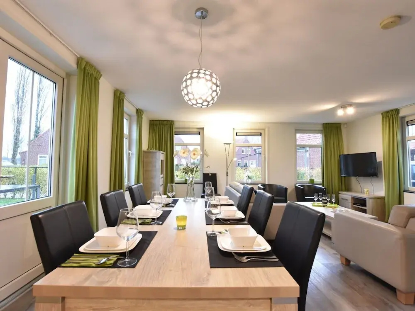 Breskens Haven: Relax, Explore & Dine