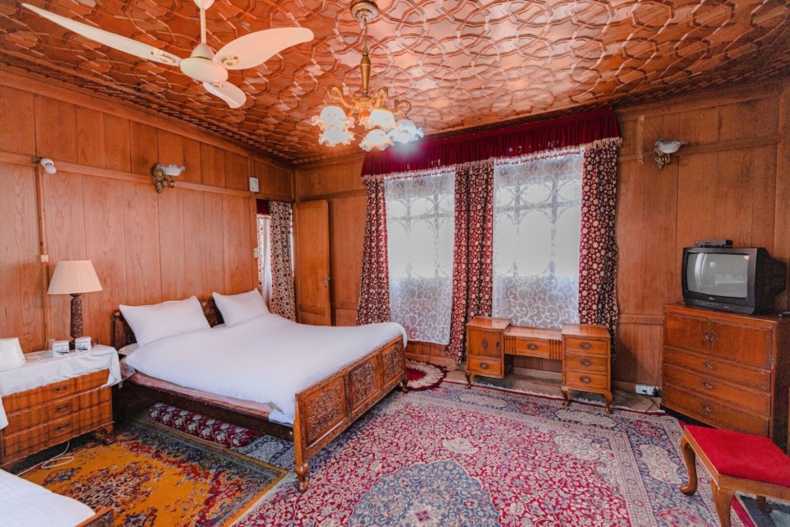 Sea Hawk Group Of Houseboat