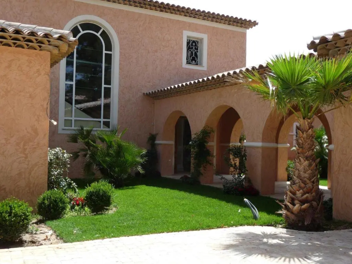 Suites de Prestige JACUZZI SAUNA HAMMAM PISCINE Mougins Cannes Grasse