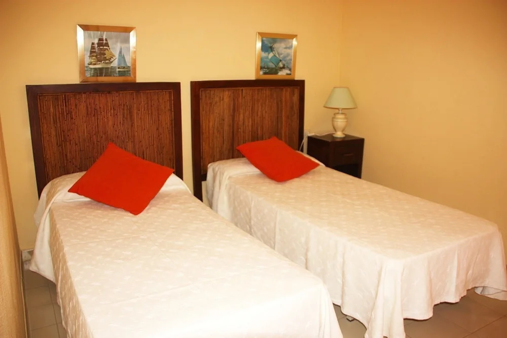 Apartamentos Playa Romana 3000