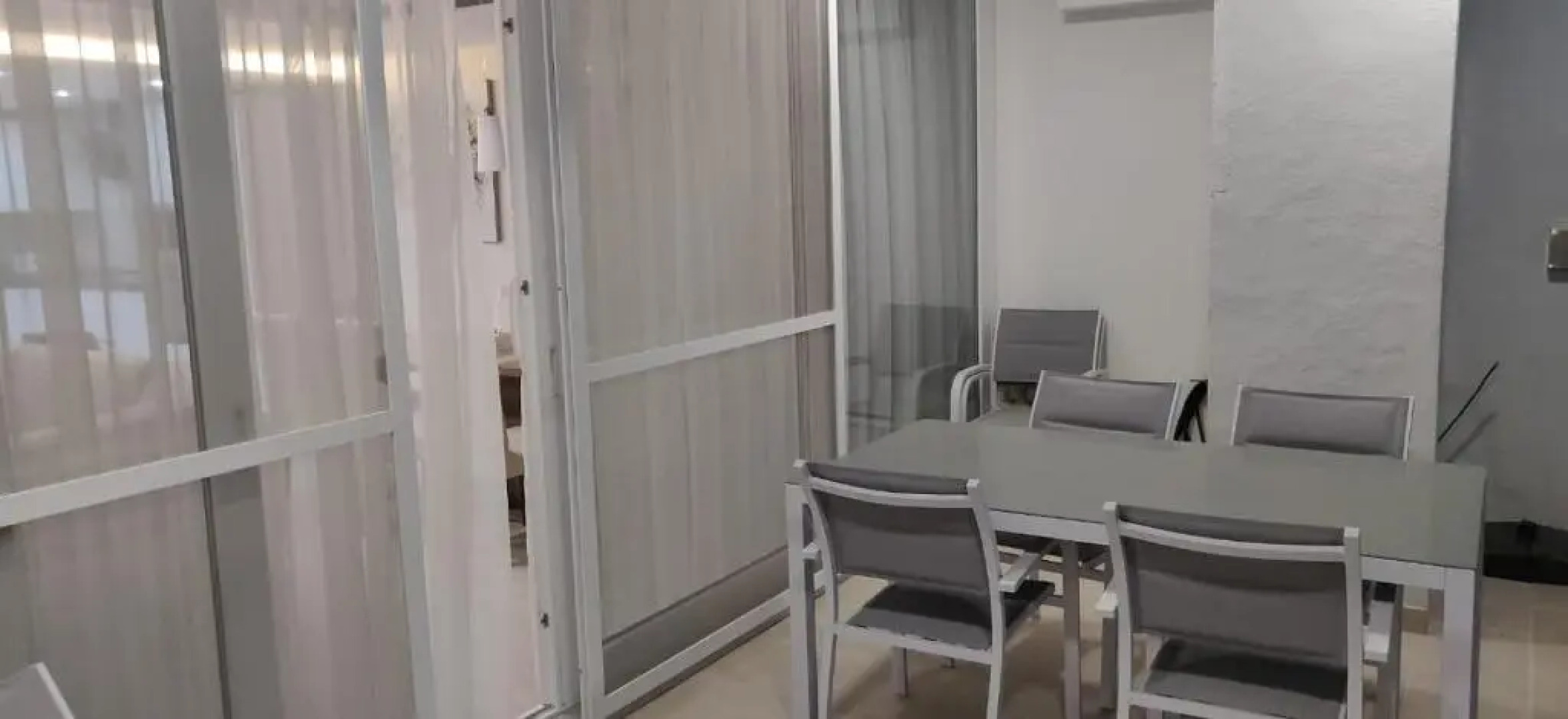 Wileg 4B Luxury Two Bedroom Apartment with Shared Swimming Pool.