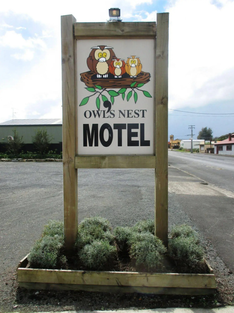 Fat Owl Motel, Bar & Eatery
