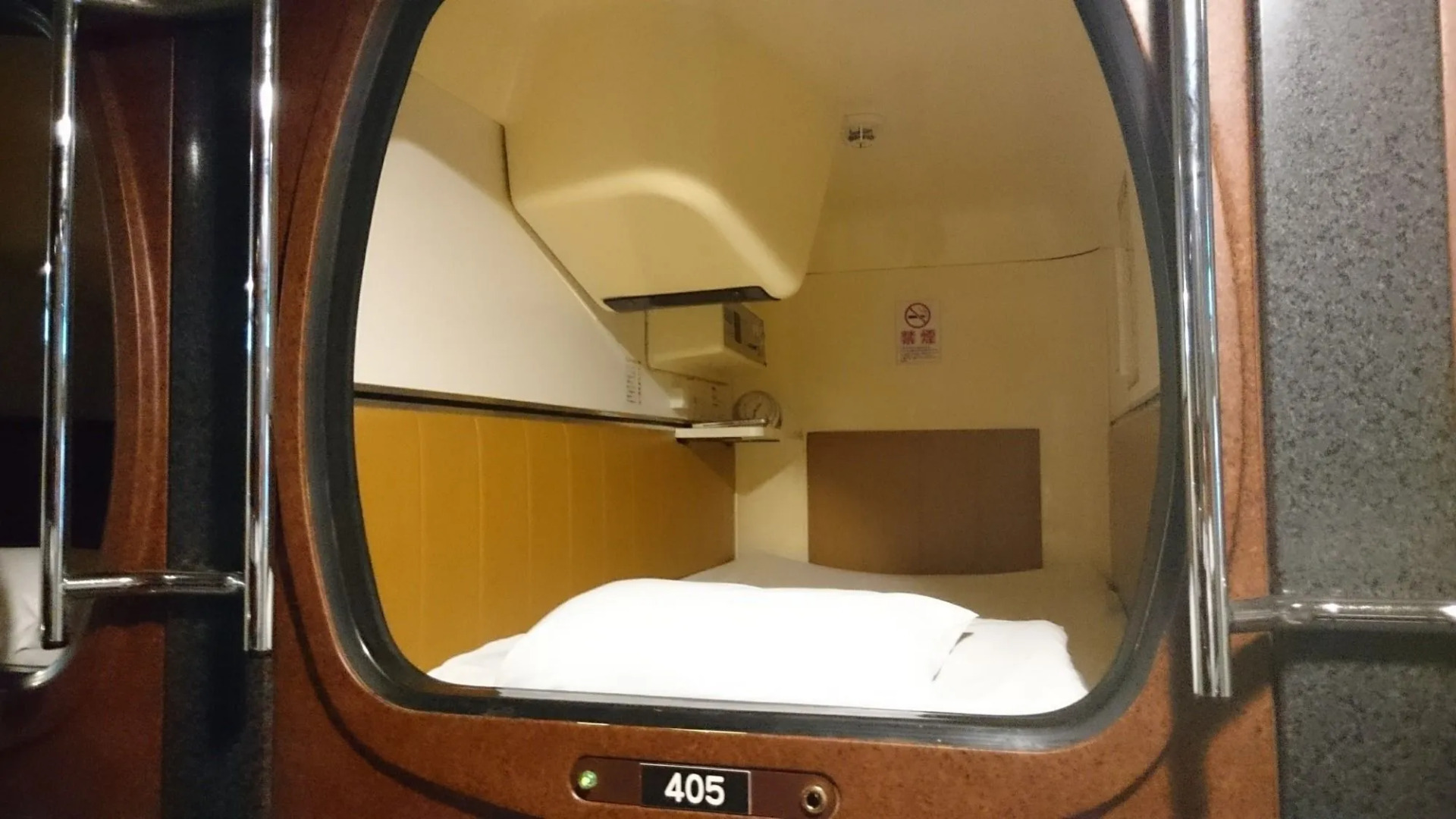 Hiroshima Capsule Hotel & Sauna New Japan EX - Caters to Men