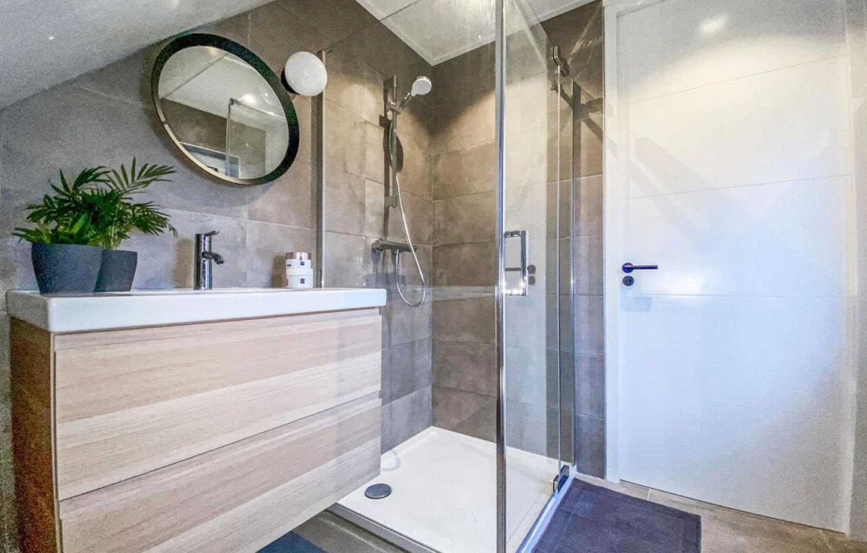 Stunning Home in Vlagtwedde With Wifi, 4 Bedrooms and Indoor Swimming Pool