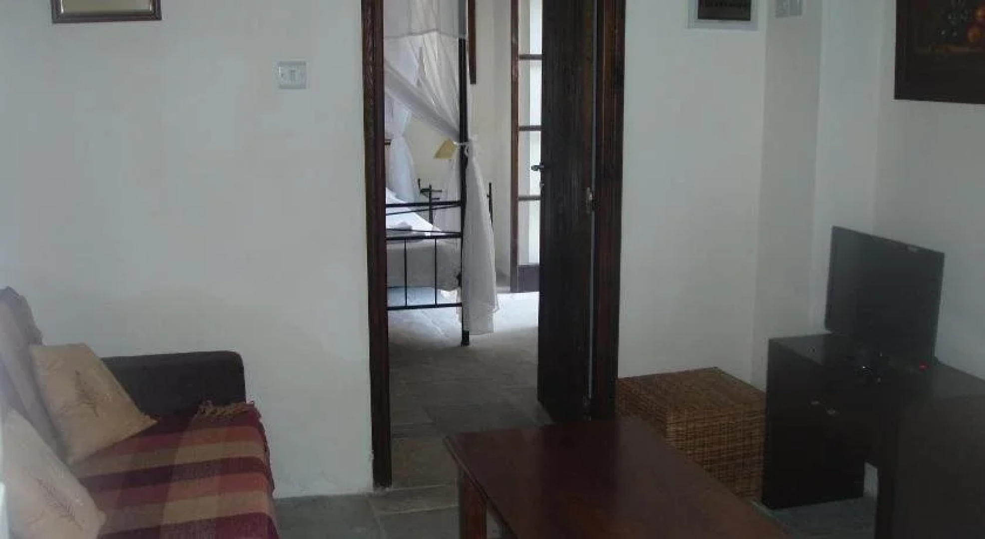 Vrakas House