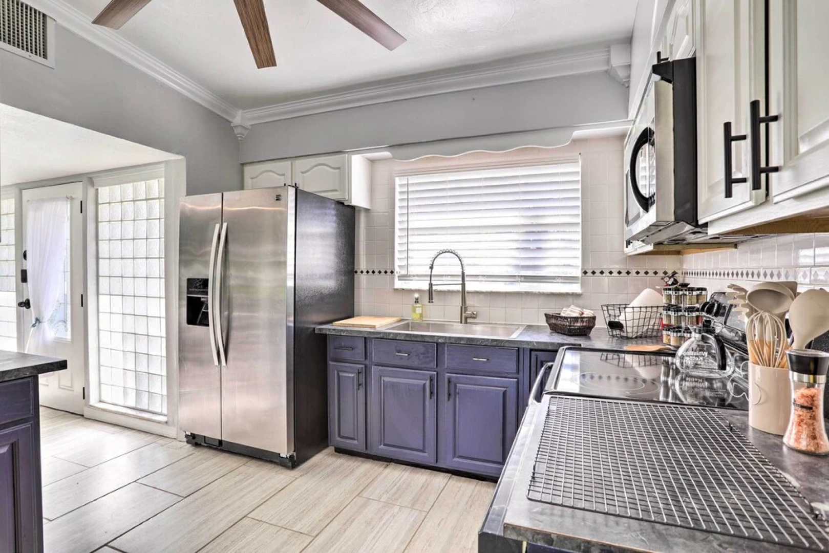 Modern Seminole Home w/ Patio, 3 Mi to Beach!