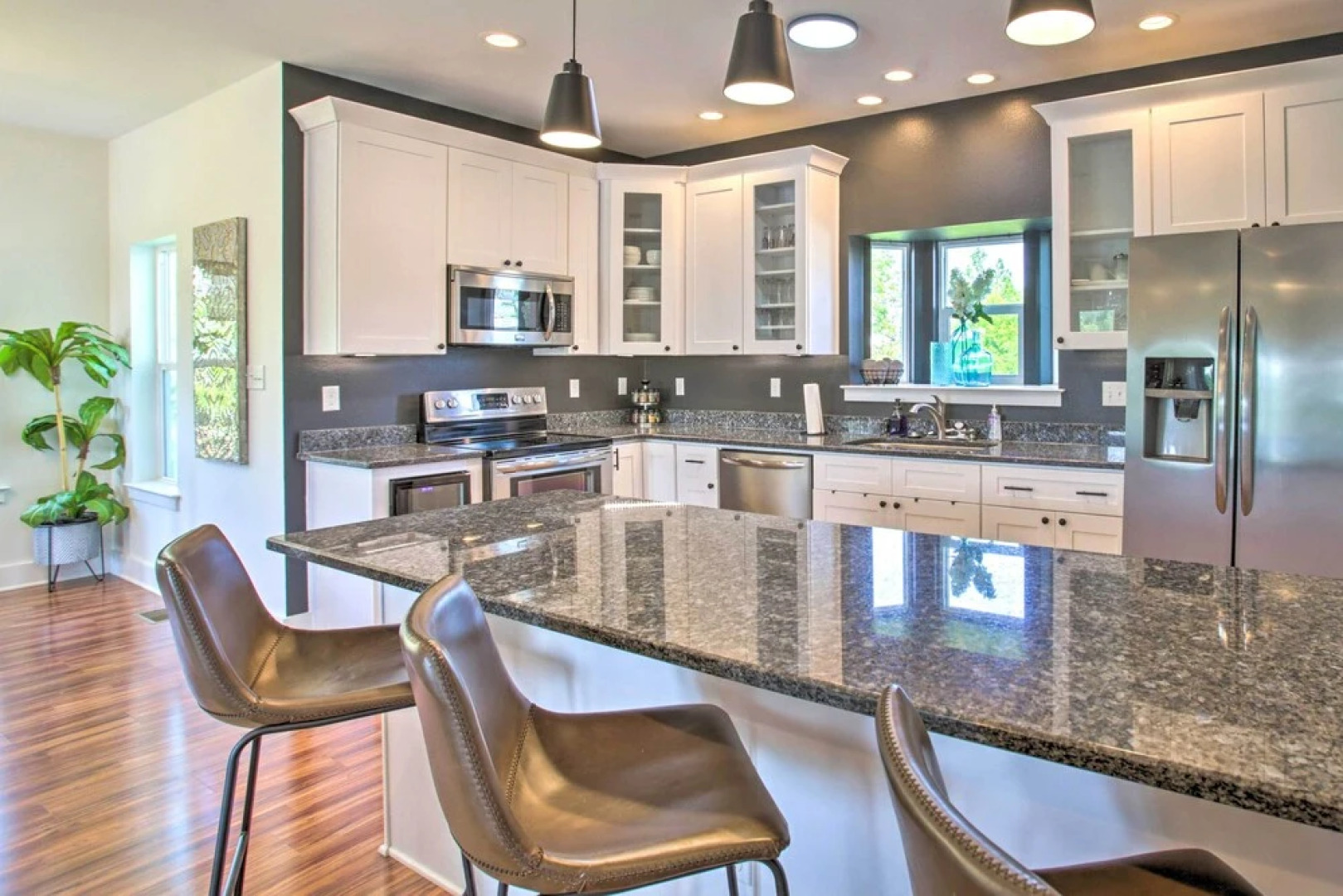 Waveland Abode w/ Patio, Walk to Beach!