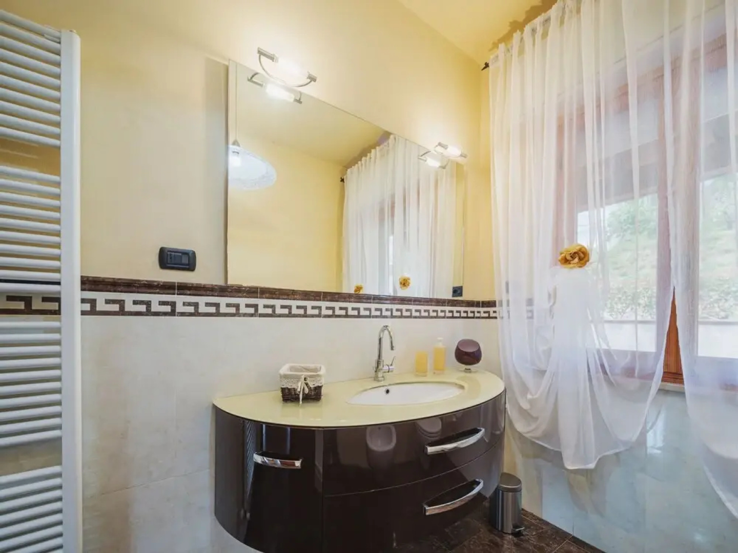 Bataba Villa A Roggio