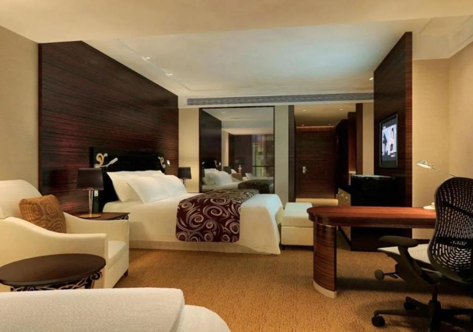 Noble International Hotel