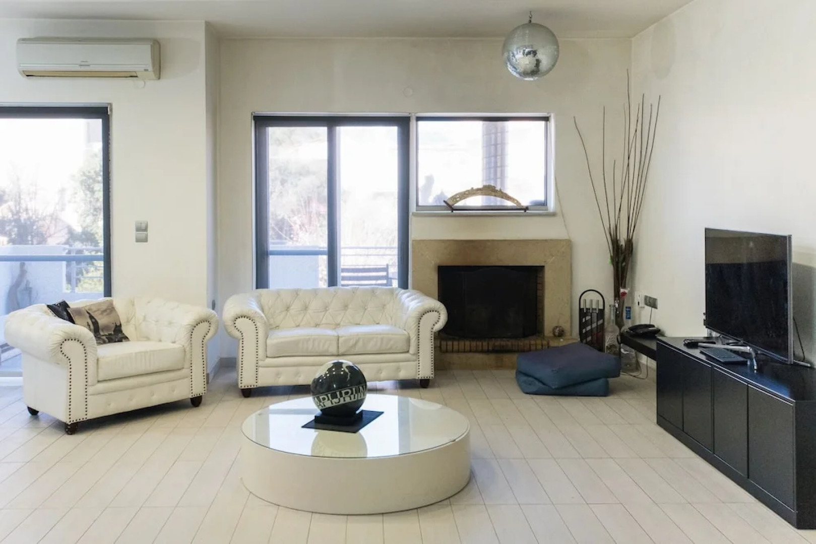 Thomis Beach Family Home Near the Sea