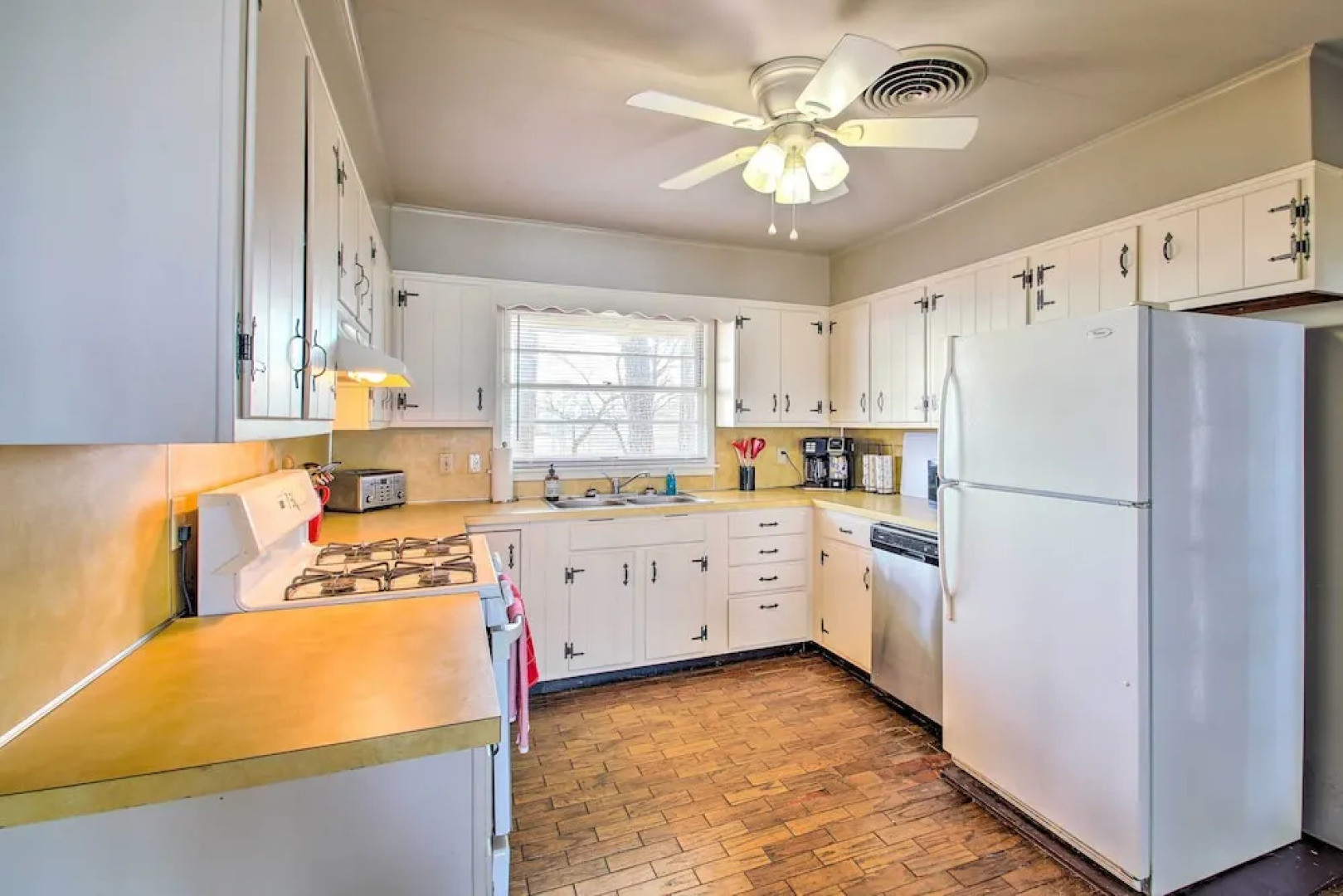 Lakefront Hot Springs Vacation Rental w/ Dock